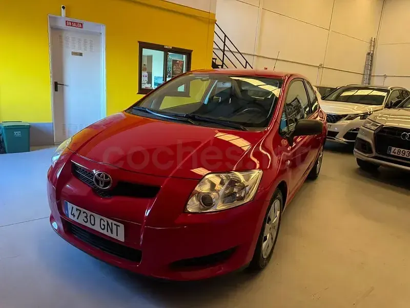 Usado Toyota Auris Live 90 CV (66 kW) 2009 Rojo Utilitario