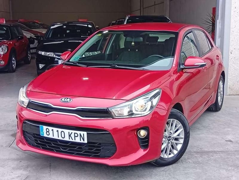 Usado Kia Rio 101 CV (74 kW) 2018 Rojo Utilitario