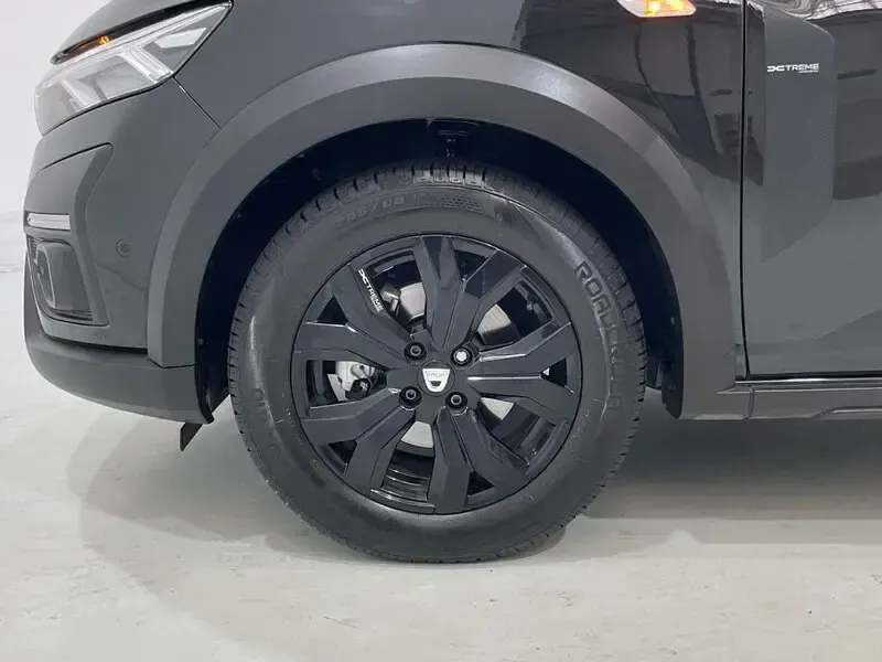 Usado Dacia Jogger Extreme 100 CV (73 kW) 2022 Negro Monovolumen