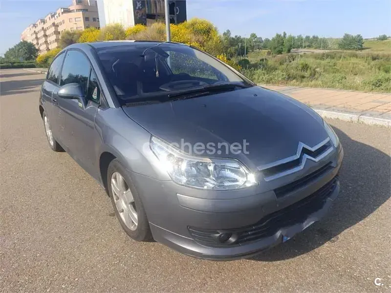Usado Citroën C4 VTR Sport 92 CV (67 kW) 2005 Gris / plata Berlina
