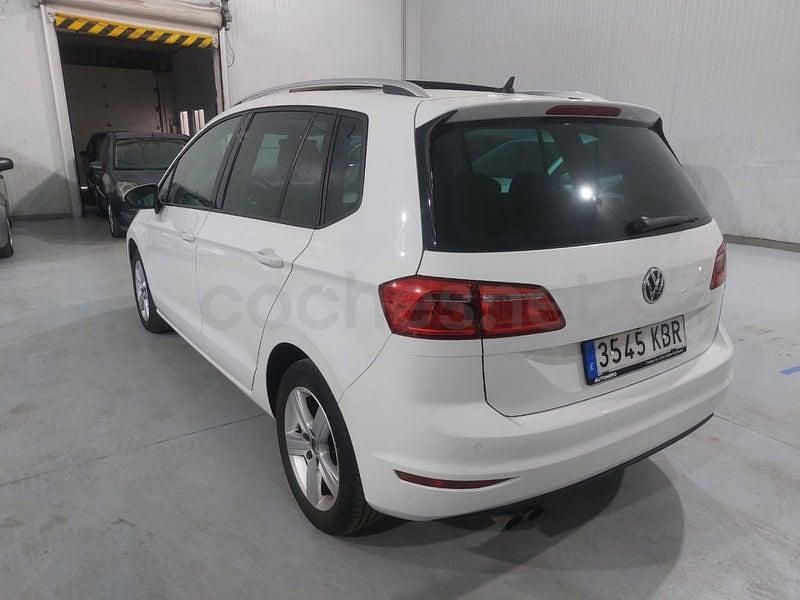 Usado VW Golf Sportsvan Advance 125 CV (91 kW) 2017 Blanco Monovolumen