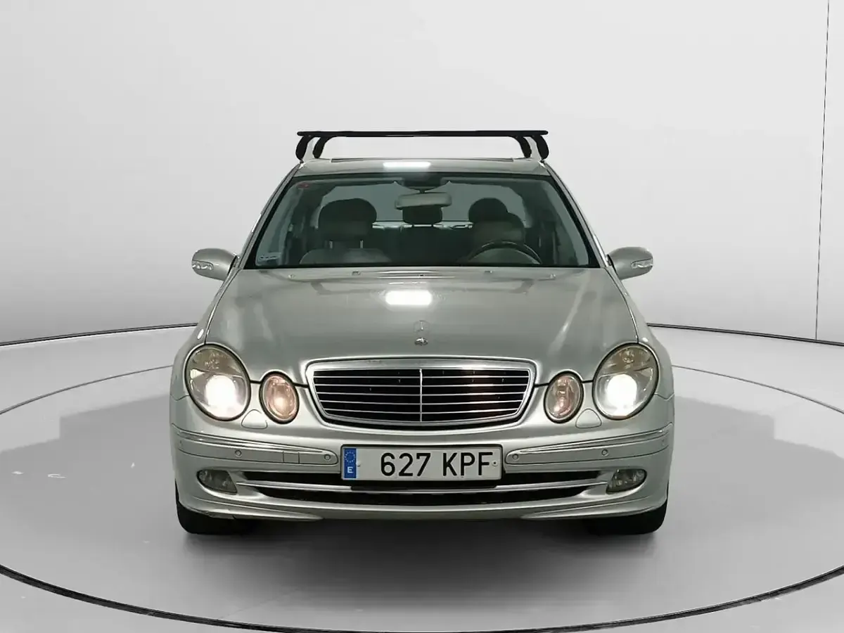 Usado Mercedes E350 Avantgarde 272 CV (200 kW) 2005 Gris Berlina