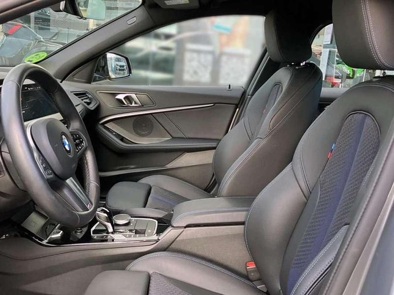 Usado BMW 118 Comfort Edition 150 CV (110 kW) 2024 Gris Utilitario