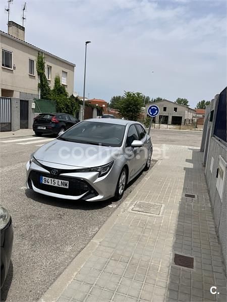 Usado Toyota Corolla 122 CV (89 kW) 2021 Gris / plata Berlina