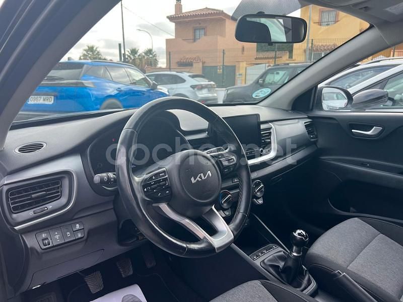 Usado Kia Stonic 84 CV (61 kW) 2022 Negro SUV