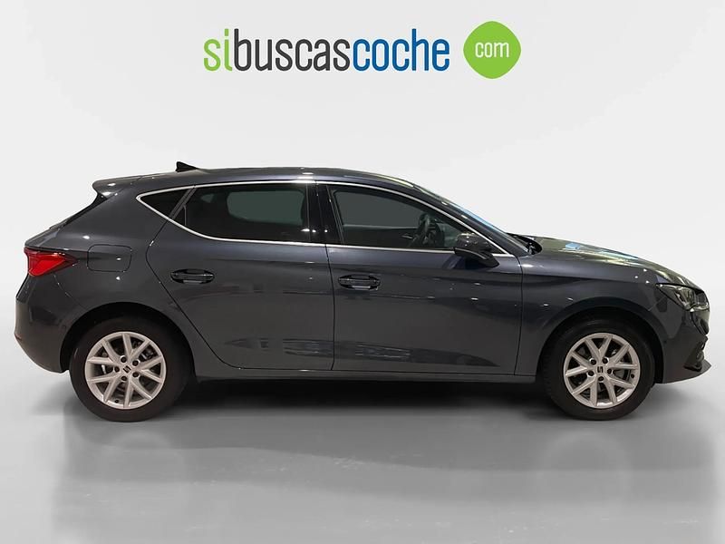 Usado Seat Leon Style 116 CV (85 kW) 2025 Gris/plata