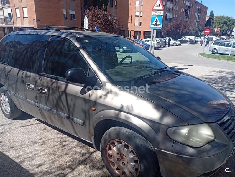 Usado Chrysler Voyager 140 CV (102 kW) 2005 Beige Monovolumen