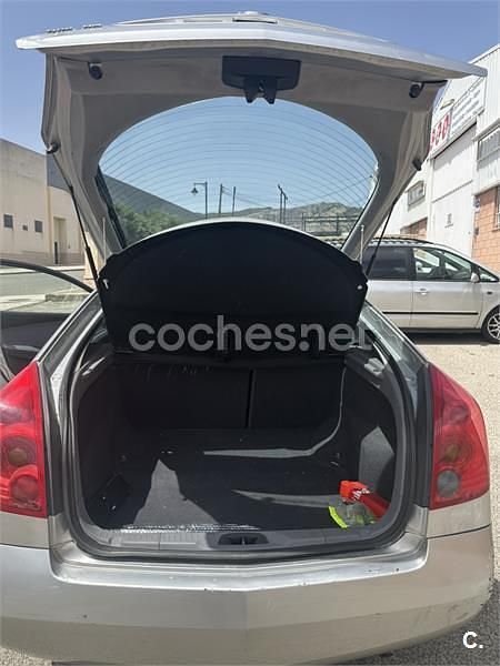 Usado Nissan Primera Acenta 109 CV (80 kW) 2003 Gris / plata Berlina