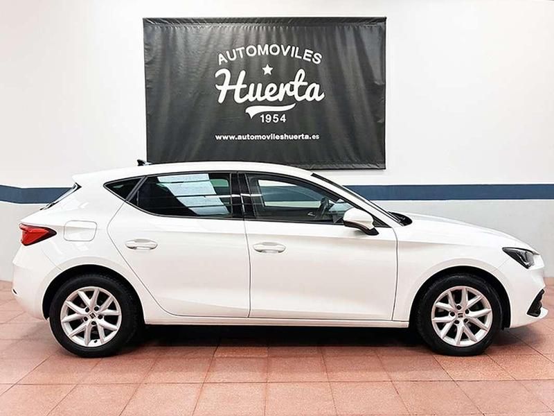 Usado Seat Leon Style 116 CV (85 kW) 2021 Blanco Utilitario