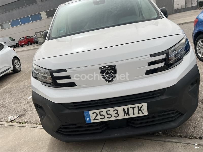 Usado Peugeot Rifter Allure 100 CV (73 kW) 2024 Blanco Monovolumen