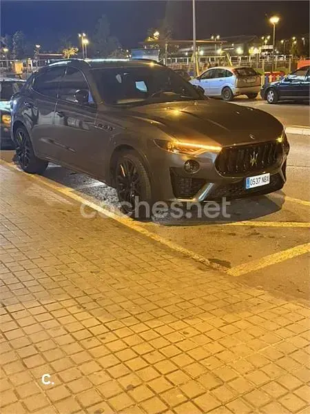 Usado Maserati Levante 275 CV (202 kW) 2021 Gris / plata SUV
