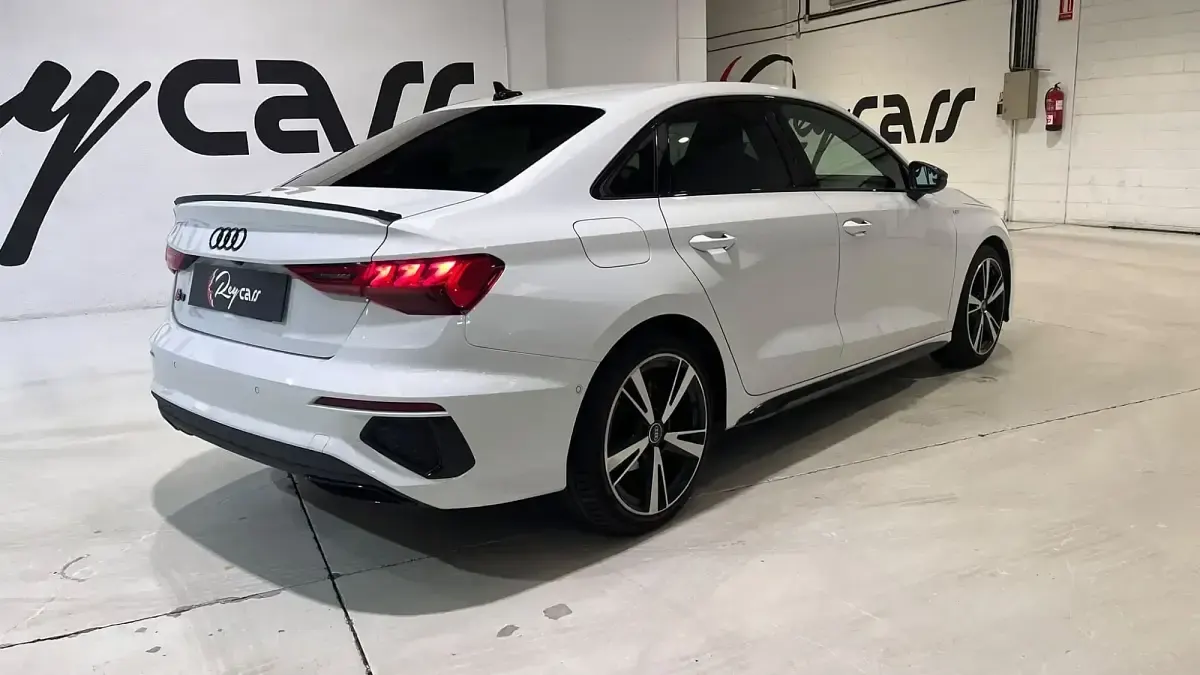 Usado Audi A3 S-Line 116 CV (85 kW) 2021 Blanco Berlina