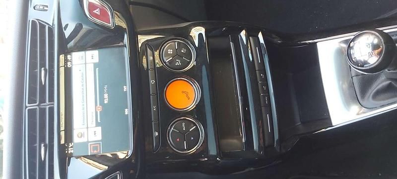 Usado Citroën C3 Feel 82 CV (60 kW) 2015 Negro Utilitario