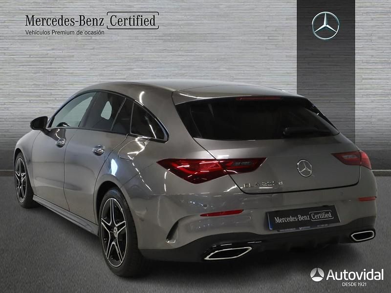 Usado Mercedes CLA200 Shooting Brake 150 CV (110 kW) 2025 Gris montaña Familiar