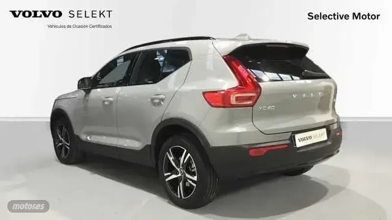Nuevo Volvo XC40 Plus 2026 Gris SUV