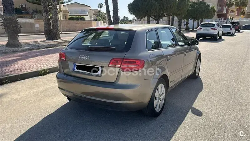 Usado Audi A3 Ambiente 105 HP (77 kW) 2010 Bege Citadino