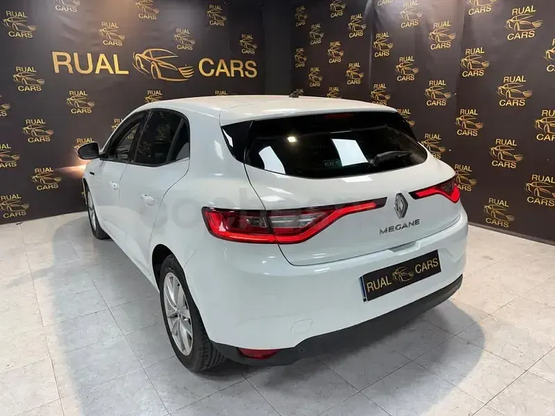 Usado Renault Mégane Business 90 CV (66 kW) 2016 Blanco Berlina