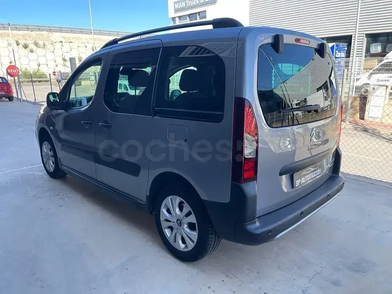Usado Citroën Berlingo Feel 102 CV (75 kW) 2018 Azul Monovolumen