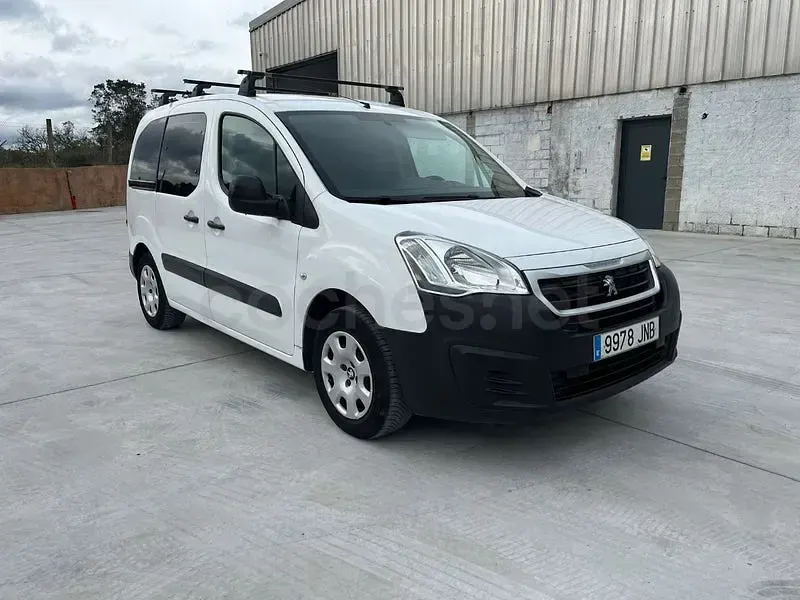 Usado Peugeot Partner Tepee Active 100 CV (73 kW) 2016 Blanco Monovolumen