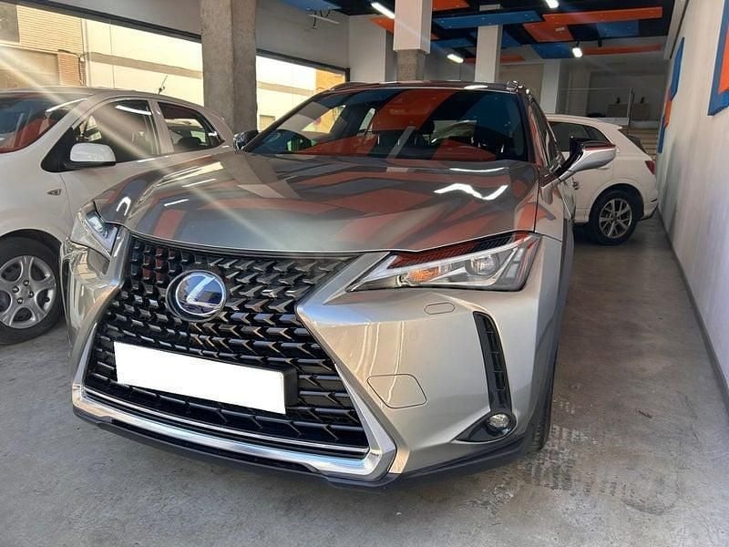 Usado Lexus UX Executive Line 184 CV (135 kW) 2019 Beige SUV