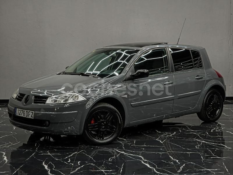 Gris / plata Usado 2005 Renault Mégane II Dynamique Berlina | 5990 € (Un poco caro) - Imagen 1/4