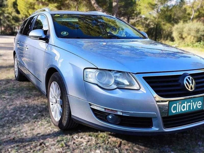 Usado VW Passat Advance 140 CV (102 kW) 2005 Gris / plata Familiar
