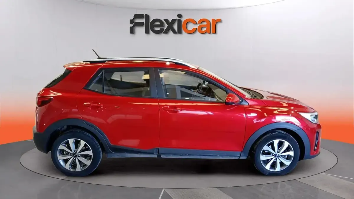Usado Kia Stonic 101 CV (74 kW) 2022 Burdeos SUV