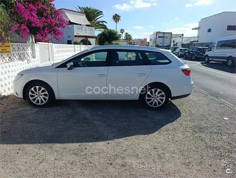 Usado Seat Leon ST CONNECT 125 CV (91 kW) 2015 Blanco Familiar