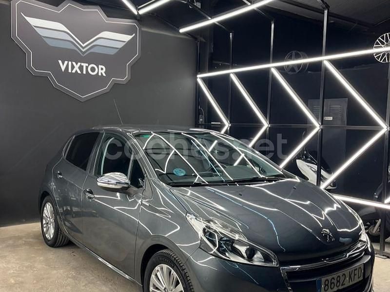 Usado Peugeot 208 Style 82 CV (60 kW) 2017 Gris / plata Utilitario
