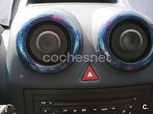 Usado Peugeot 1007 70 CV (51 kW) 2005 Gris / plata Monovolumen