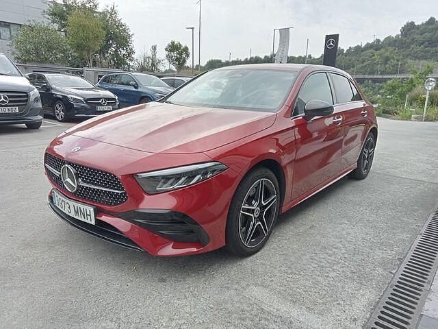 Rojo Usado 2024 Mercedes A160 Berlina | 36.400 € (Un poco caro) - Imagen 1/4