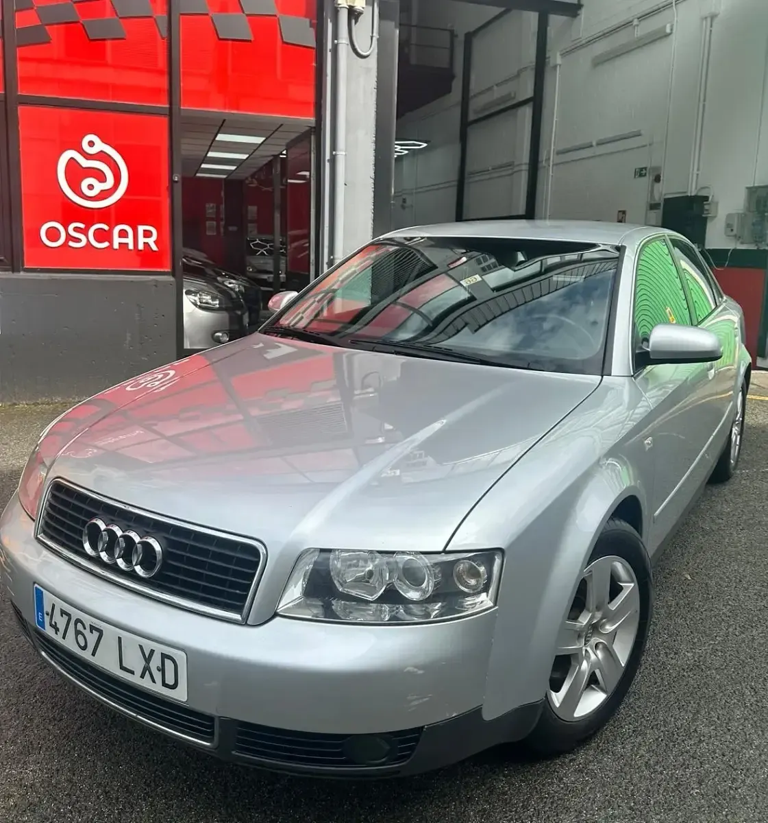 Usado Audi A4 130 CV (95 kW) 2001 Gris Berlina