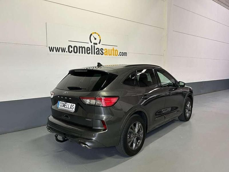 Usado Ford Kuga ST-Line 224 CV (164 kW) 2021 Gris SUV