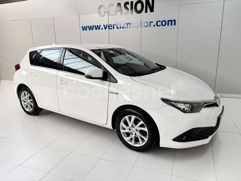 Usado Toyota Auris Hybrid Active 136 CV (100 kW) 2018 Blanco Berlina