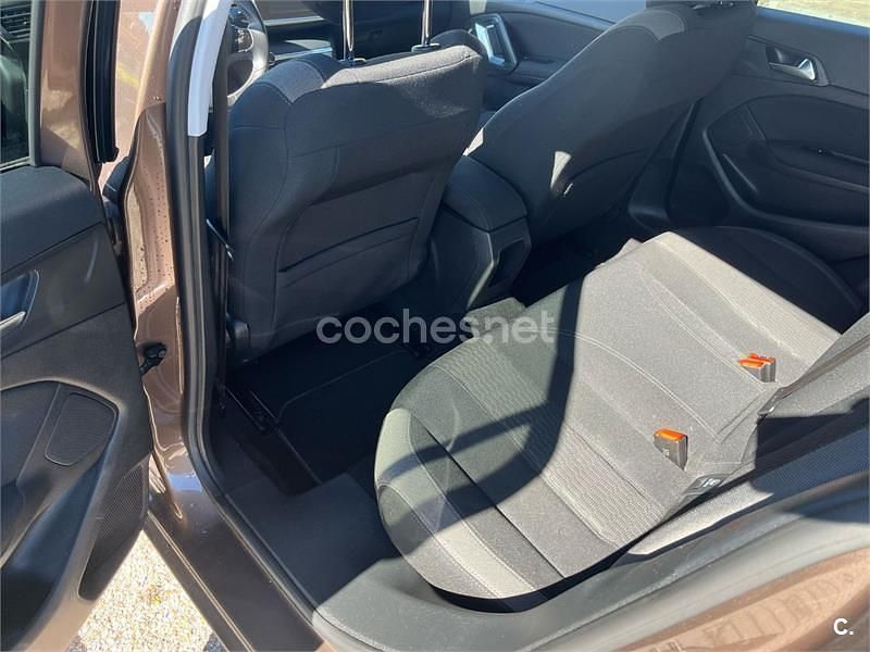 Usado Peugeot 308 Active 130 CV (95 kW) 2015 Beige Berlina