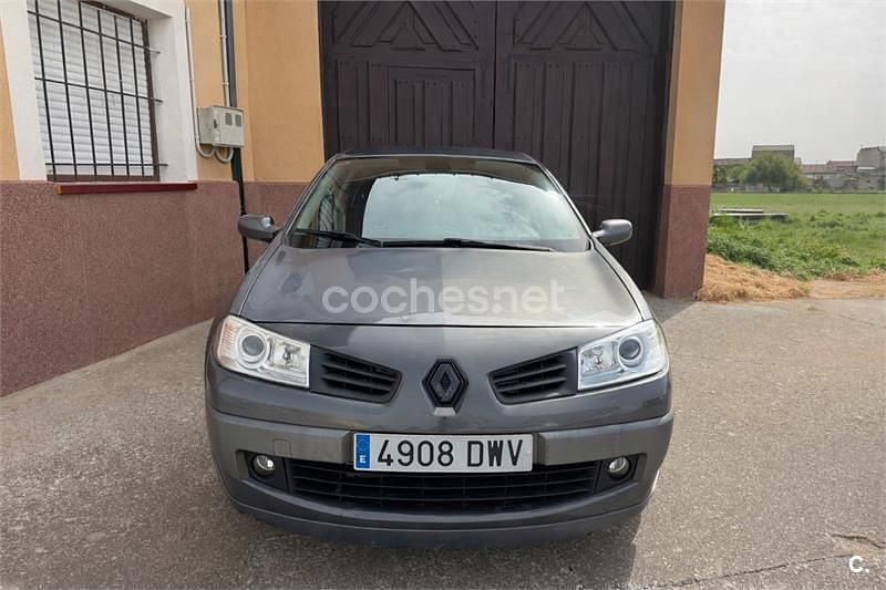 Usado Renault Mégane II 105 CV (77 kW) 2006 Gris / plata Berlina
