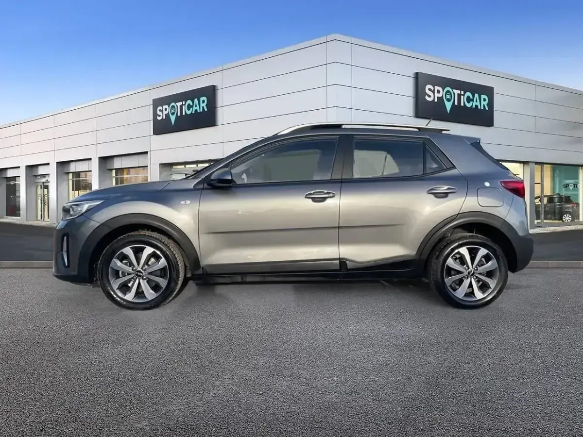 Usado Kia Stonic 84 HP (61 kW) 2023 Cinzento SUV