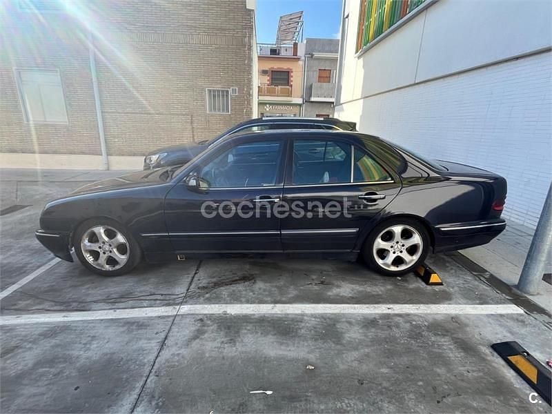 Negro Usado 2002 Mercedes E270 Avantgarde Berlina | 2400 € (Super precio) - Imagen 1/4