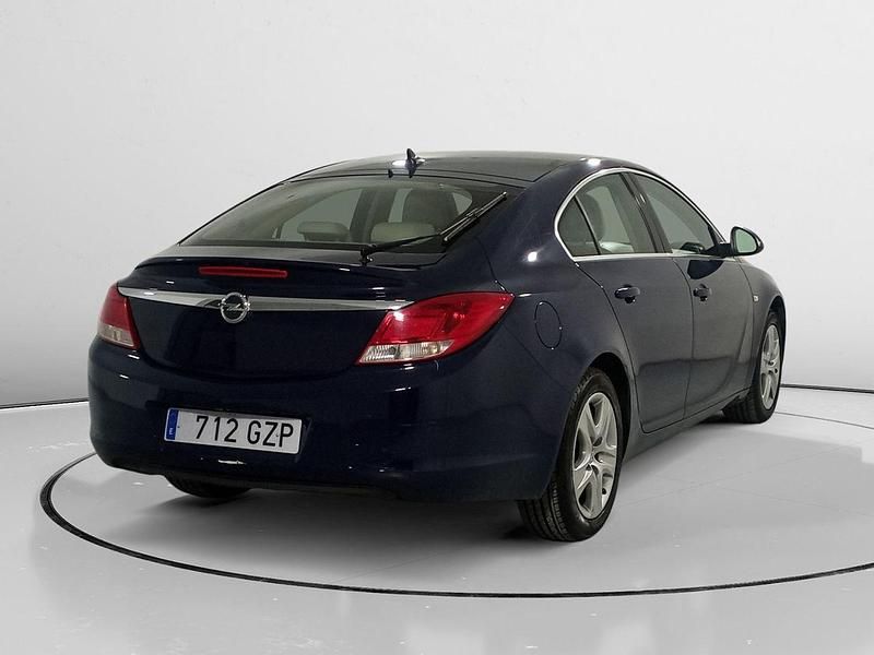 Usado Opel Insignia Edition 132 CV (97 kW) 2010 Azul Berlina