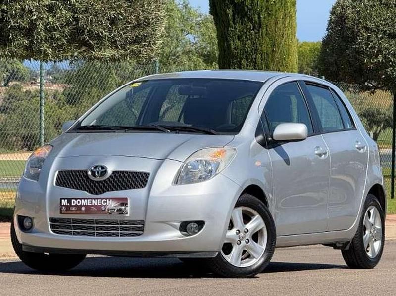 Usado Toyota Yaris 90 CV (66 kW) 2007 Gris Utilitario