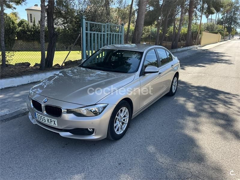 Usado BMW 318 143 HP (105 kW) 2014 Cinzento Sedan