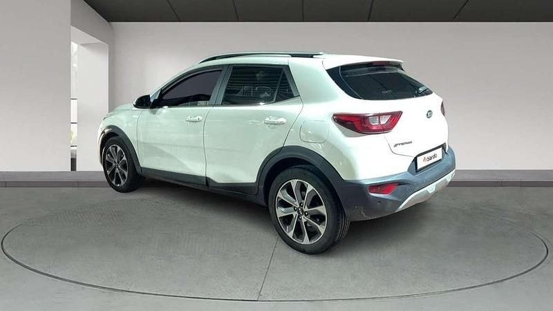 Usado Kia Stonic 101 CV (74 kW) 2019 Blanco SUV