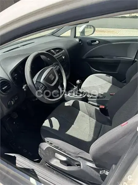 Usado Seat Leon Reference 125 CV (91 kW) 2010 Blanco Utilitario
