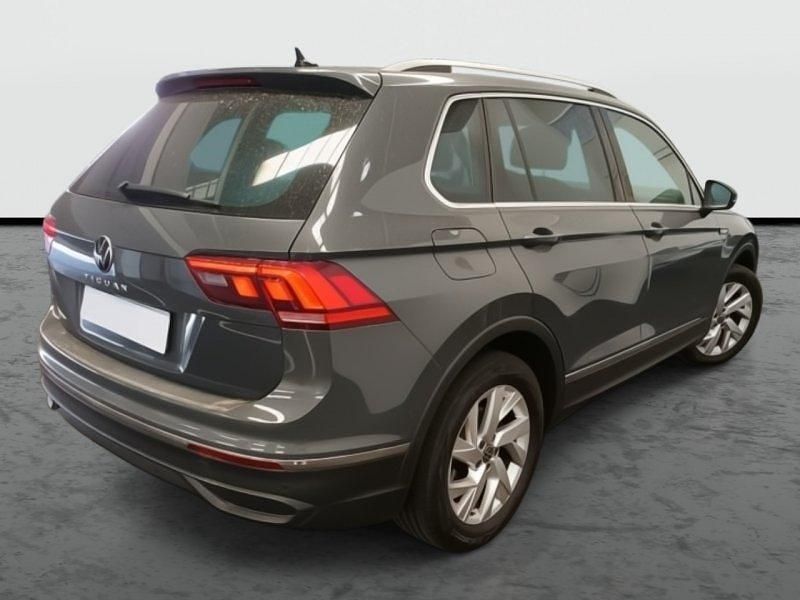 Usado VW Tiguan 130 CV (95 kW) 2022 Gris delfín metalizado SUV