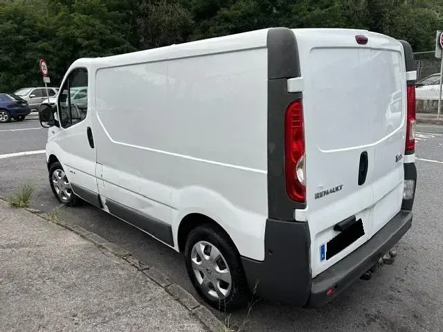 Usado Renault Trafic 115 CV (84 kW) 2014 Blanco Monovolumen
