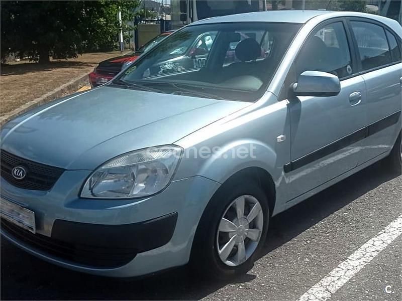 Gris / plata Usado 2005 Kia Rio EX Berlina | 2400 € (Precio justo) - Imagen 1/4