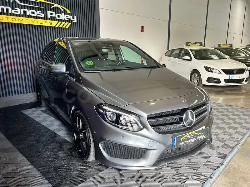 Usado Mercedes B200 136 CV (100 kW) 2016 Gris / plata Monovolumen