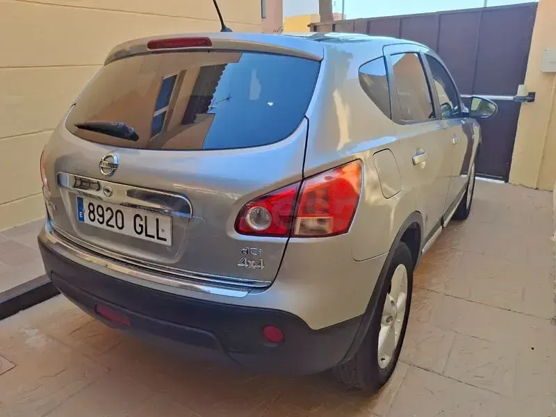 Usado Nissan Qashqai Tekna 150 CV (110 kW) 2009 Gris / plata SUV