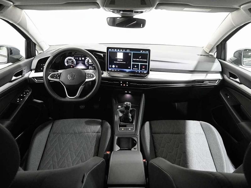 Usado VW Golf VIII 116 CV (85 kW) 2025 Gris Utilitario