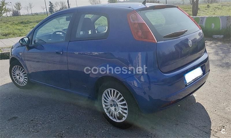 Usado Fiat Grande Punto 90 CV (66 kW) 2007 Azul Utilitario